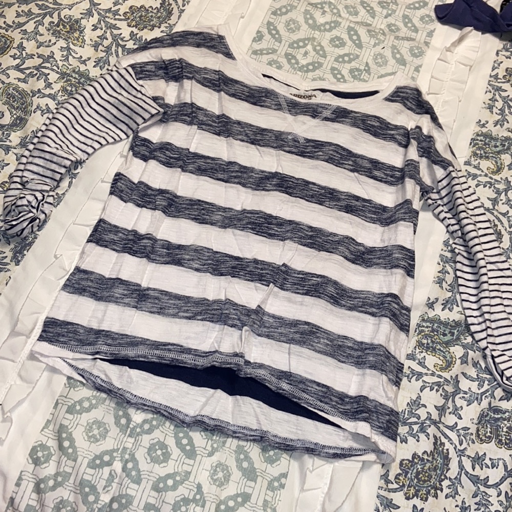 2 shirts - Picture 3 of 4